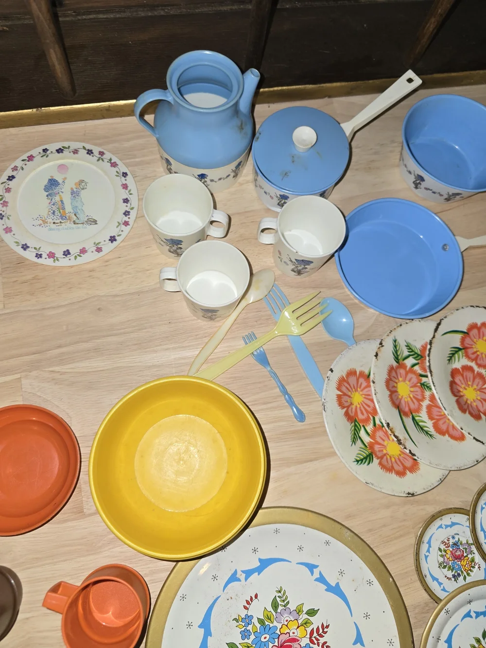 Lot Of Vintage Kids Kitchen Play Set